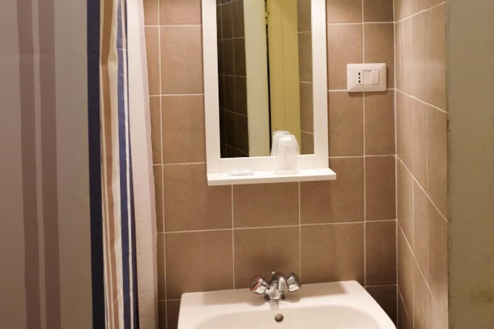 Room 12 of 18