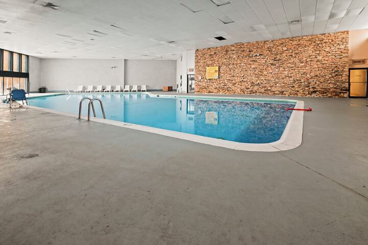 Pool 44 of 59