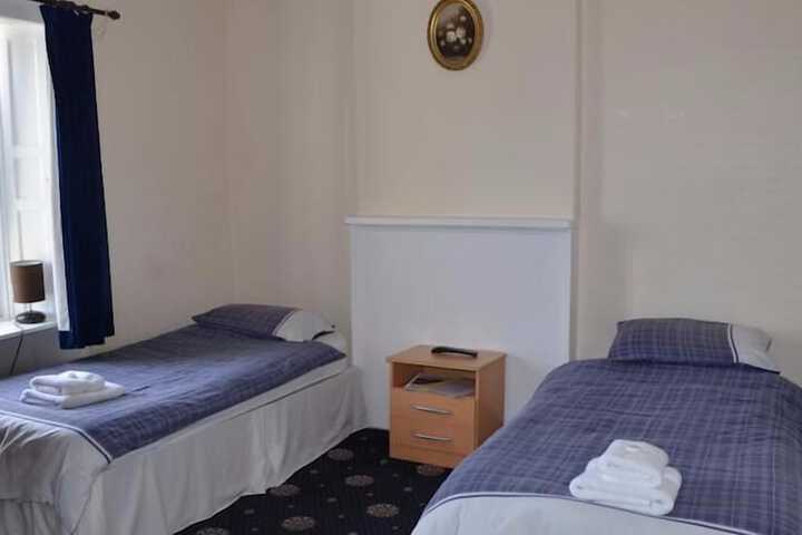 Room 9 of 26