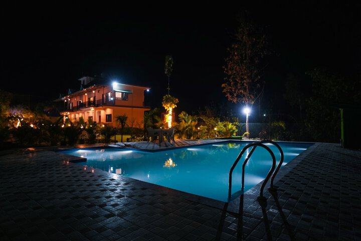 Pool 11 of 32