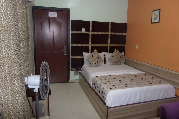 Room 8 of 39