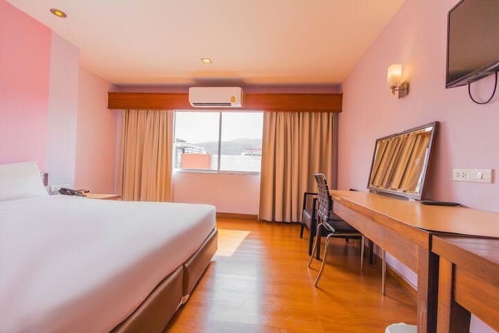 Room 28 of 65