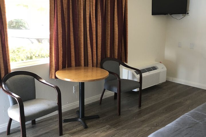 Basic Room 1 King Bed City View (4 of 6)