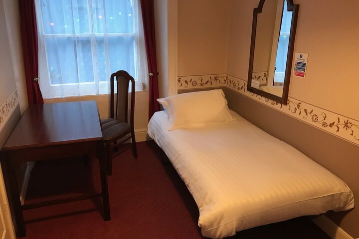 Room 3 of 52