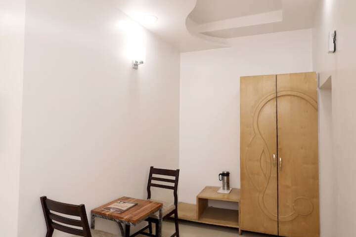 Room 10 of 20