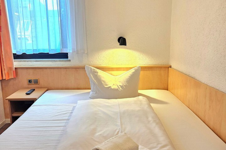 Room 9 of 96