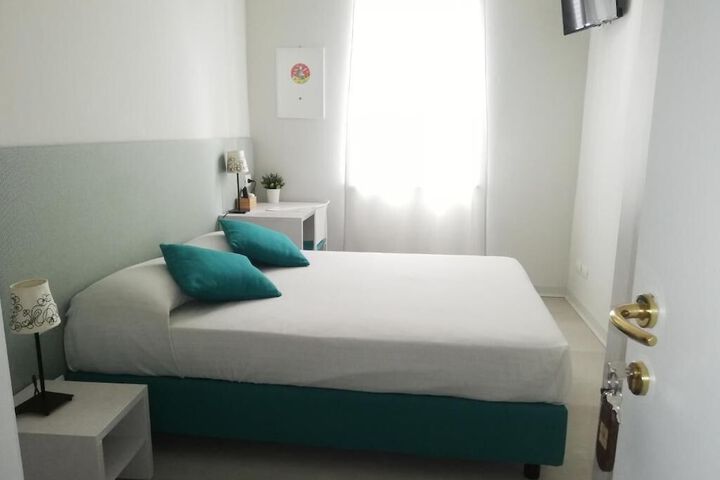 Room 14 of 37