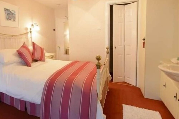 Room 16 of 33