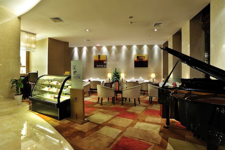 Lounge 19 of 20