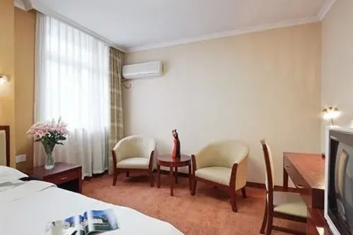 Room 2 of 10