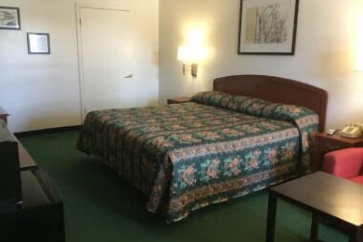 Room 13 of 20