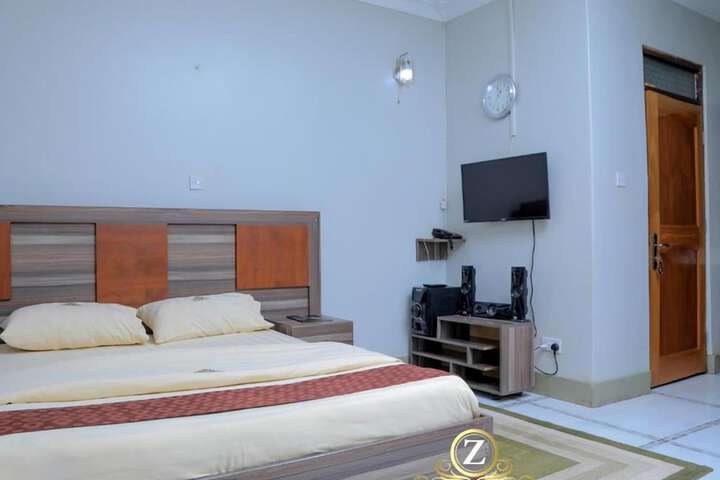 Room 13 of 31