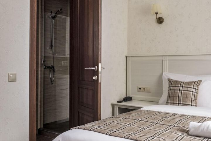 Room 21 of 34