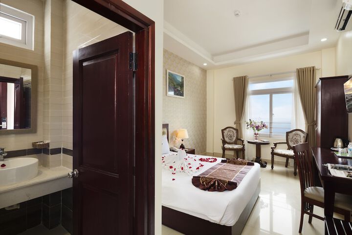 Room 5 of 44