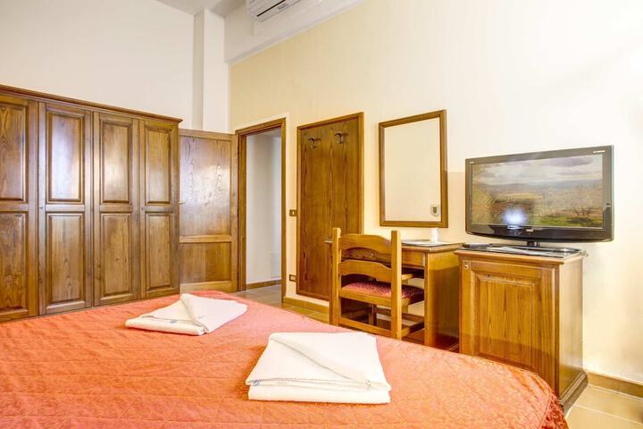 Room 27 of 96