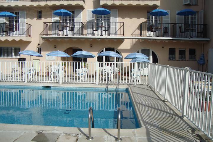 Pool 30 of 51