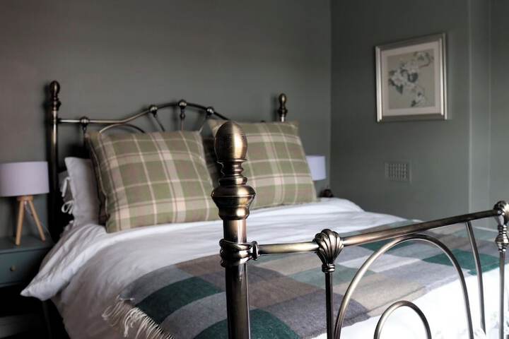 Room 7 of 28