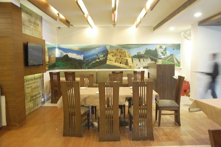 Dining 14 of 19