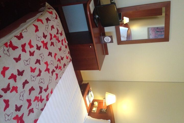 Room 12 of 30