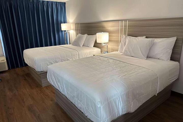 2 Double Beds (2 of 3)