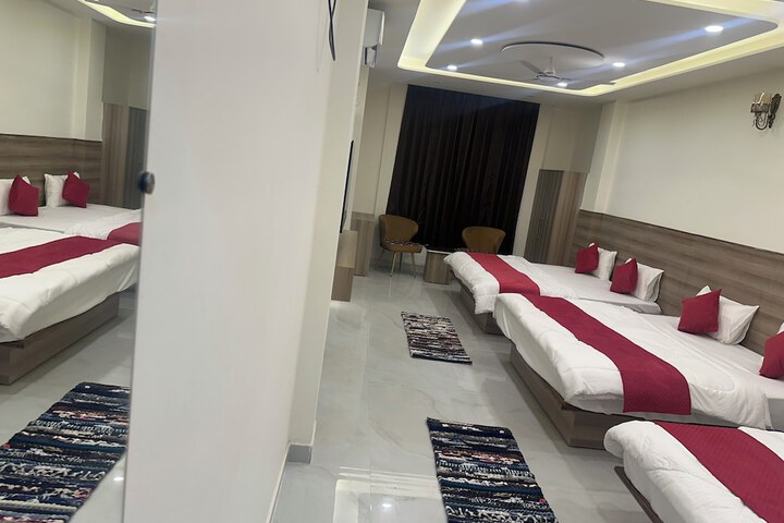 Room 13 of 34