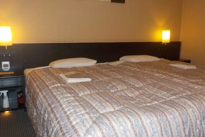 Room 4 of 38