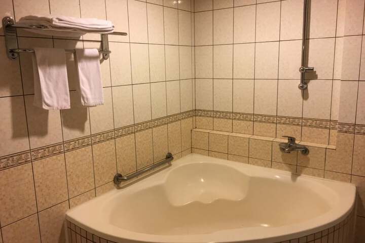 Room 21 of 32