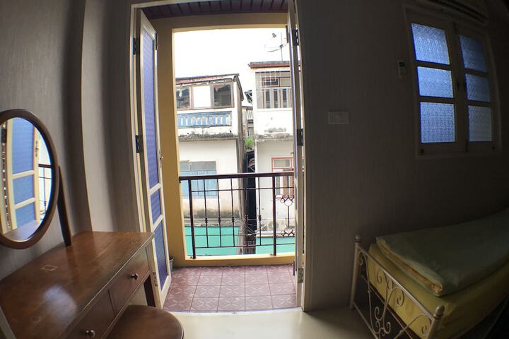 Room 12 of 71