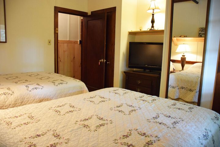Room 38 of 151