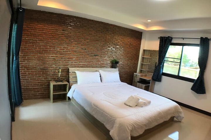 Room 8 of 66