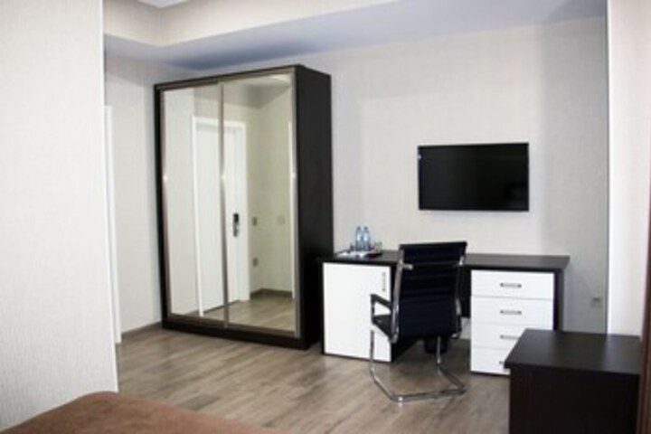Room 11 of 15
