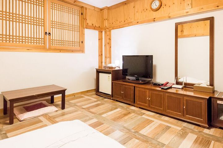 Room 17 of 42