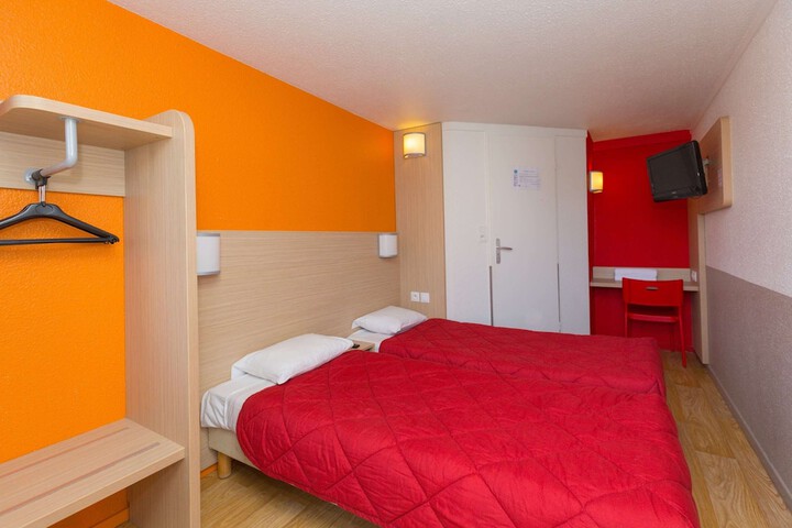 Room 9 of 33