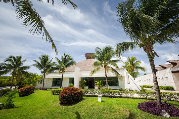 Hotel Exterior 69 of 74