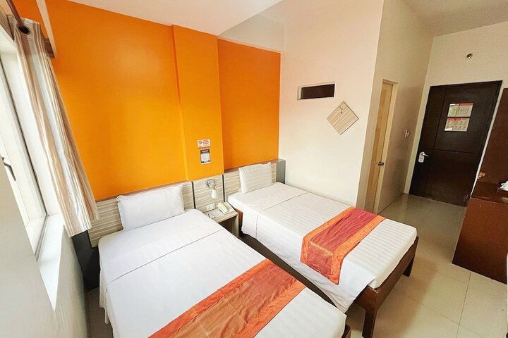 Room 17 of 39