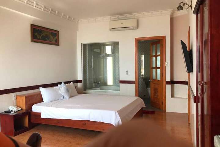 Room 6 of 35
