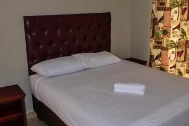 Room 8 of 12
