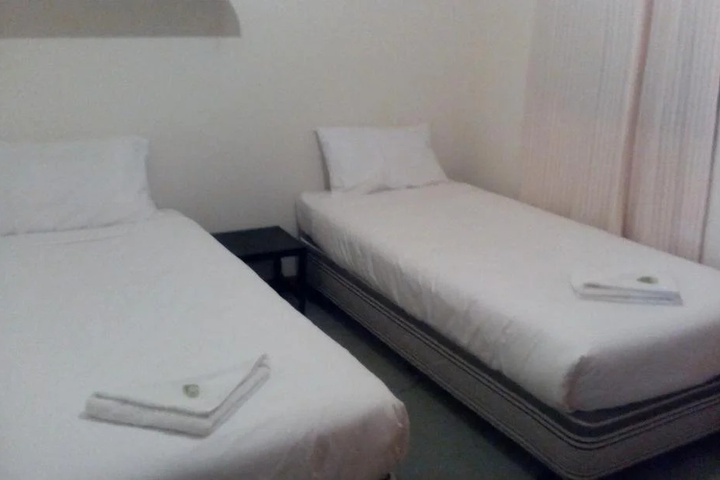 Room 4 of 9