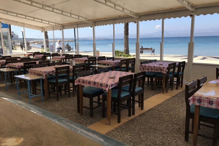 Dining 9 of 12