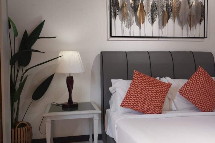 Room 52 of 650