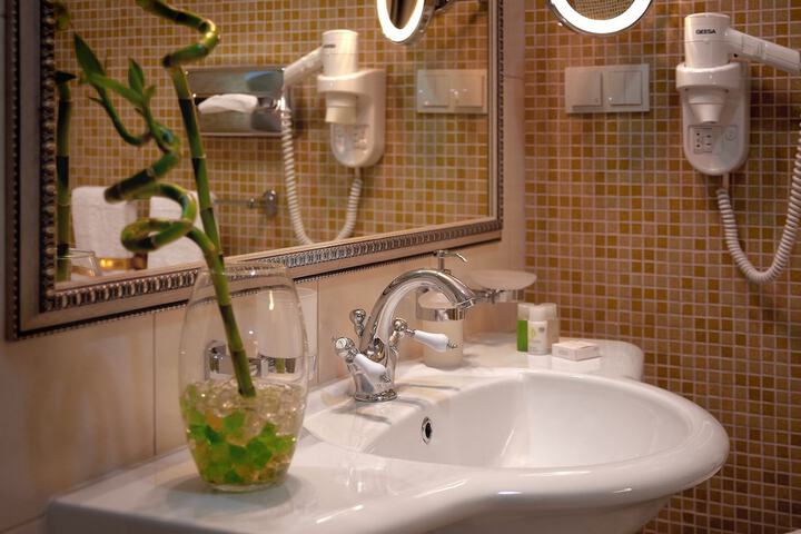 Room 14 of 35