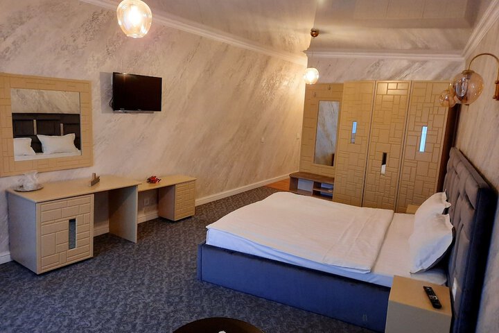 Room 13 of 113