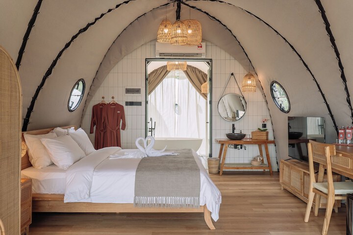 Room 3 of 16