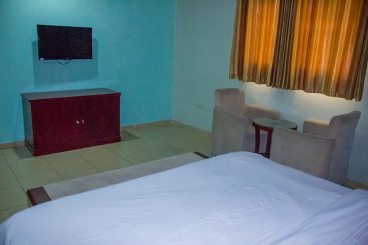 Room 14 of 48