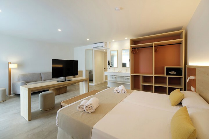 Room 13 of 94