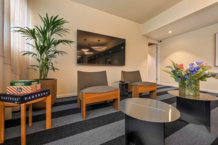 Lounge 35 of 40