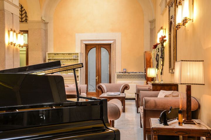Hotel Interior 7 of 94