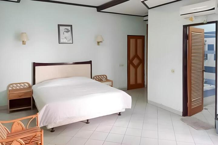RedDoorz Plus near Tugu Mercusuar Anyer