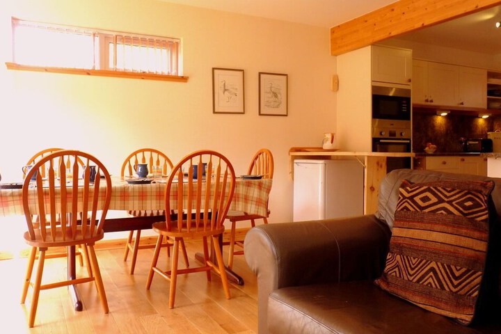 Room 4 of 16