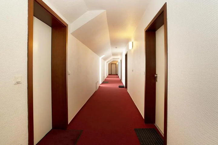 Room 5 of 16